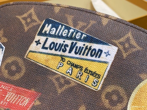 WIS COSMETIC POUCH Louis Vuitton 1113